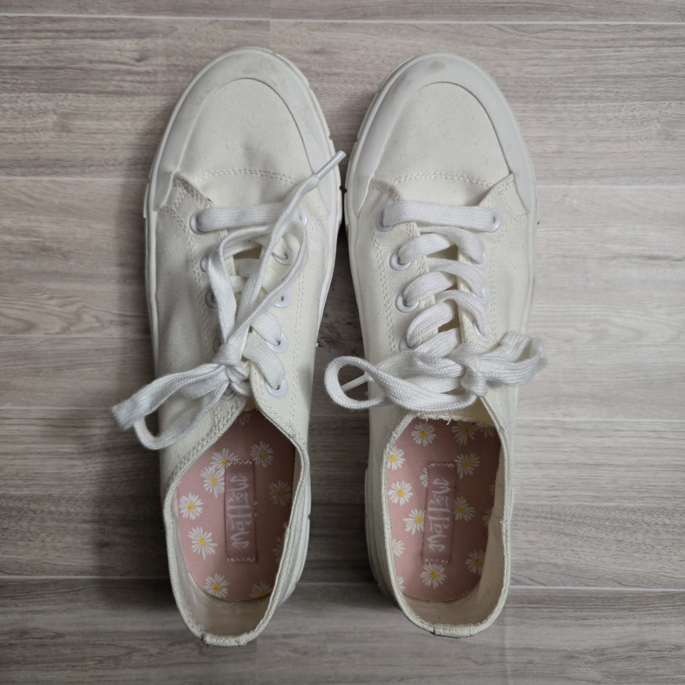 Mad Love Women's White Canvas Sneakers Low Top Platform Shoes Size 10 Lace-ups